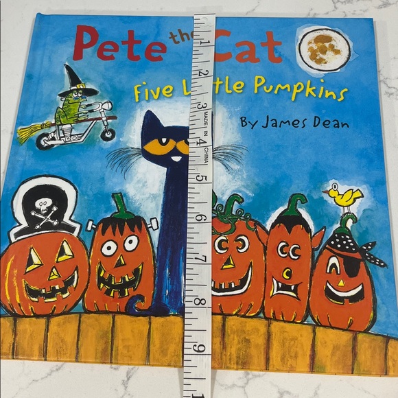 Pete the Cat Five Little Pumpkins Book New Without Tags - Picture 6 of 6